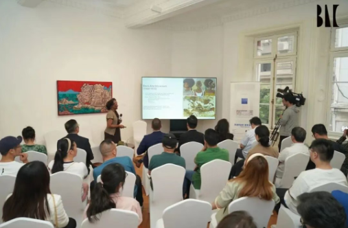 Peggy Blood教授在演讲